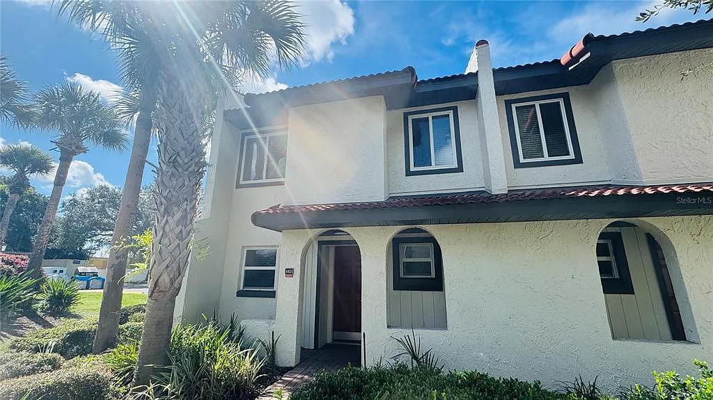 2 bed, 2.0 bath, 1052 sqft, $2,000 — Photo 2