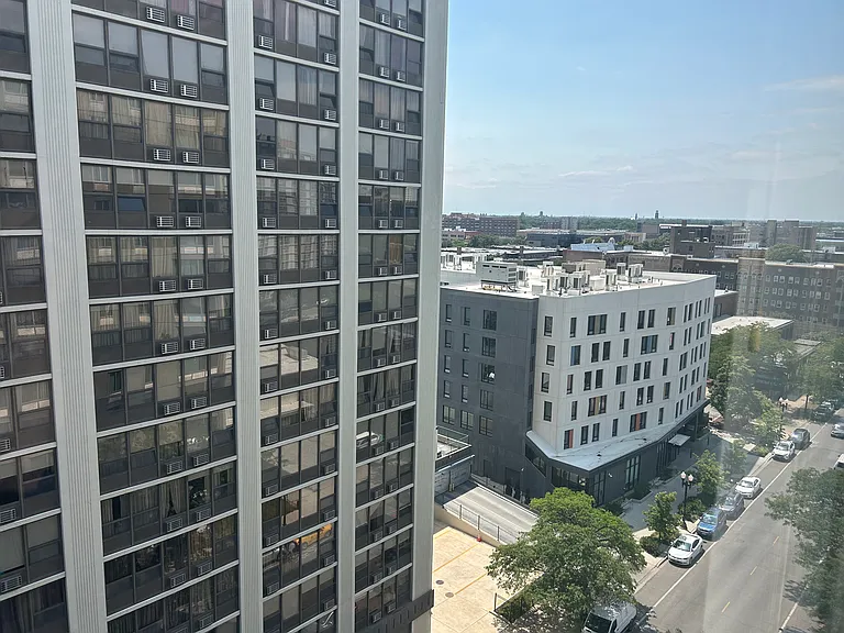 4602 N Clarendon Ave #206 — Photo 23