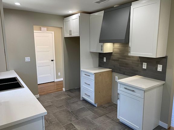 4th image of 2951 Adkins Ave