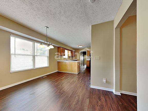 4th image of 130 Westbourne Ct