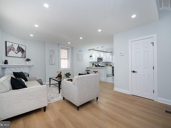 4th image of 613 W 26th St
