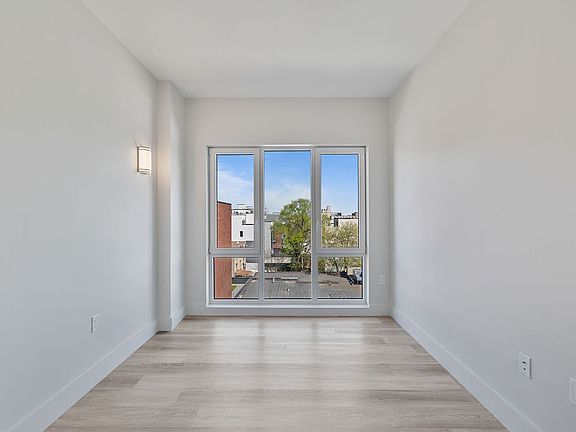 4th image of 2605 Snyder Ave #6A