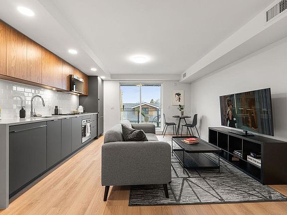 2nd image of 2419 Grant St #307