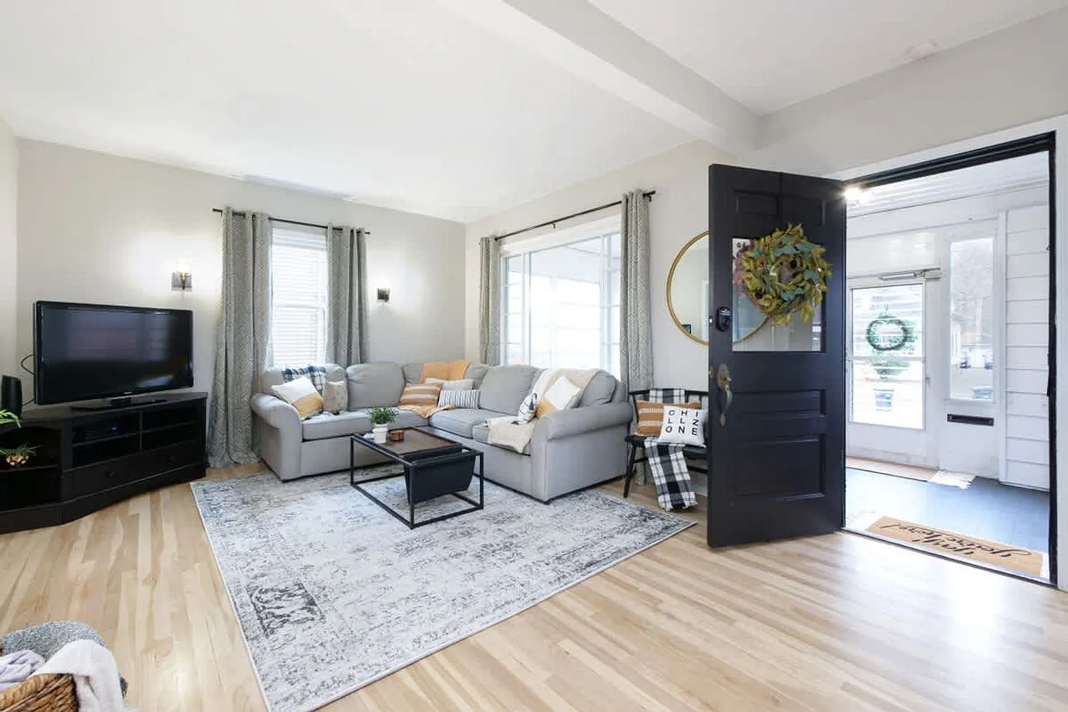 3 bed, 2.0 bath, 1840 sqft, $3,625 — Photo 3