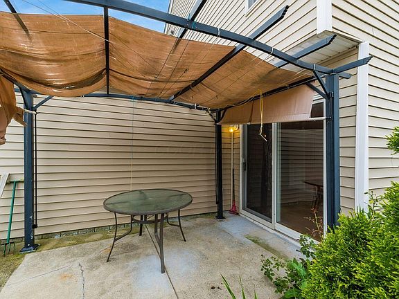 5th image of 4002 Cleggan St #186