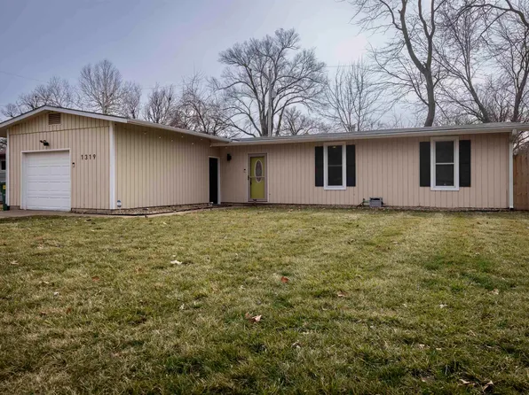 1319 SW Argyll St, Topeka, KS 66611