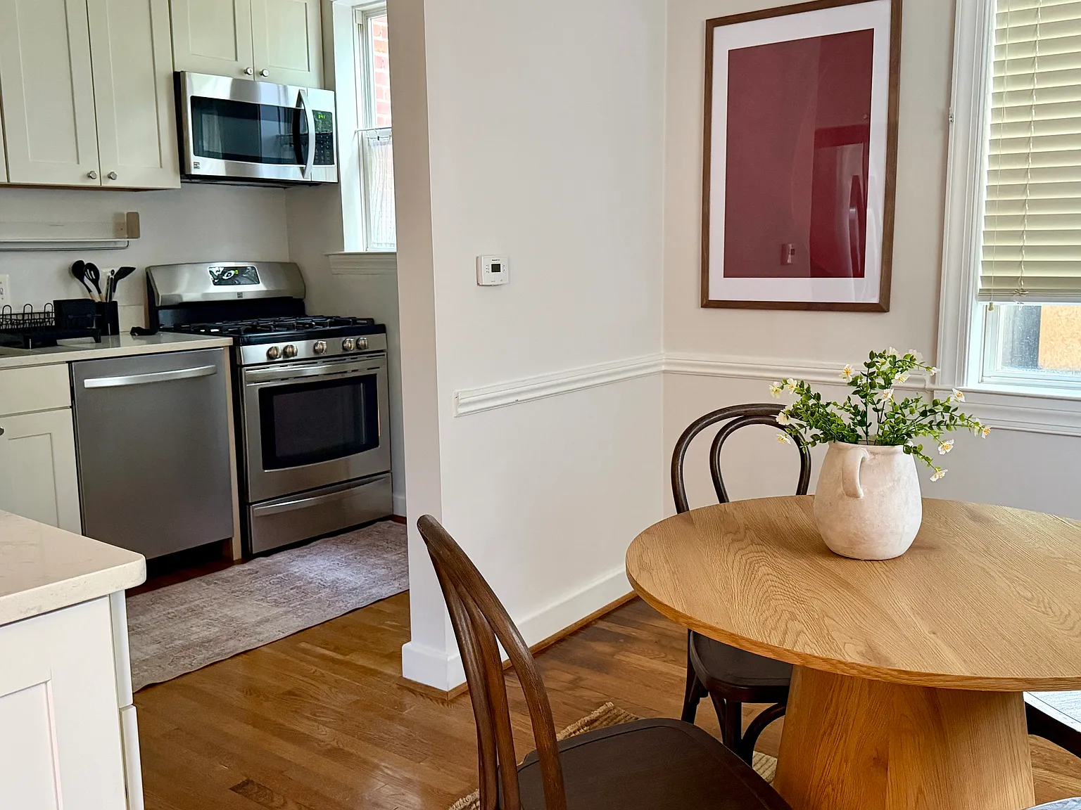2 bed, 900 sqft, $4,900 — Photo 3