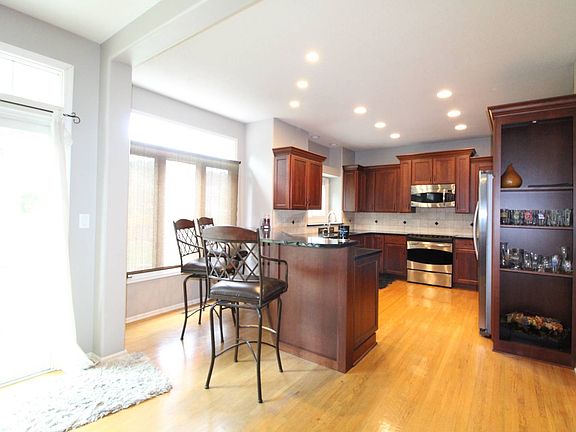 4th image of 2508 Country Side Dr