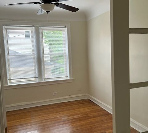 3rd image of 6911 N Oakley Ave #2