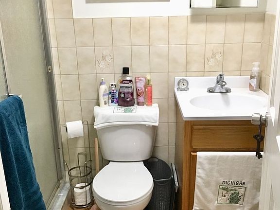 3rd image of 2421 Crescent St #1