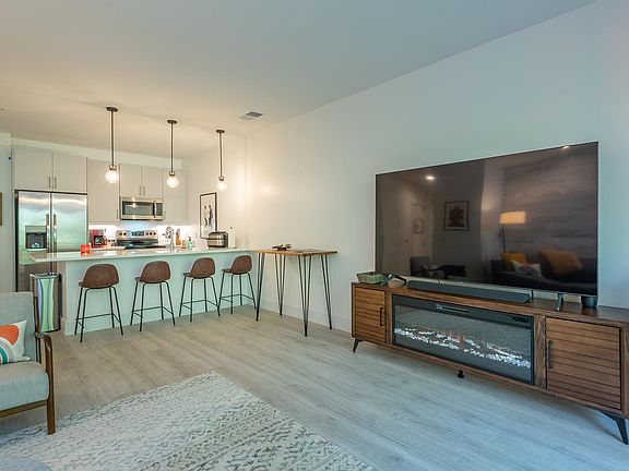 5th image of 68 Craven St #403
