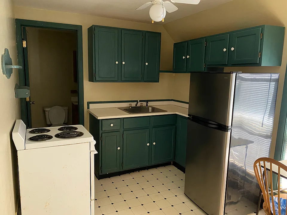 10 Seminary Ave #3