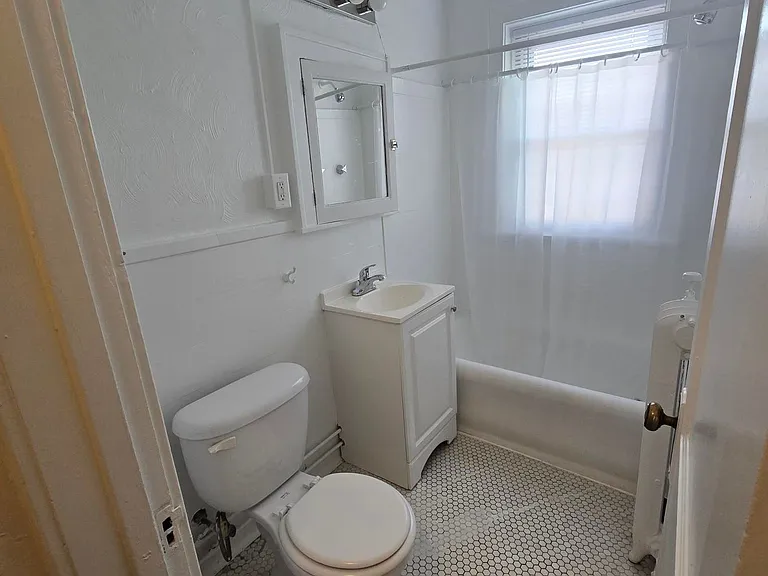 1 bed, 1.0 bath, 700 sqft, $1,195 — Photo 12