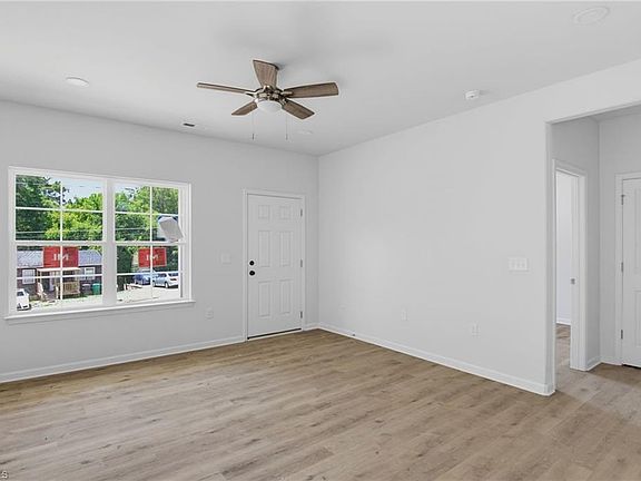 5th image of 619 Wesley Dr