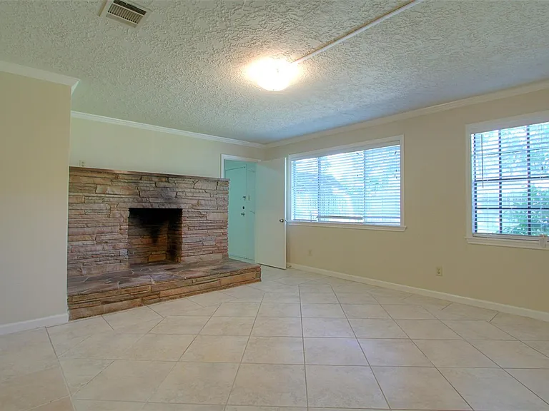 1322 Curtin St — Photo 14