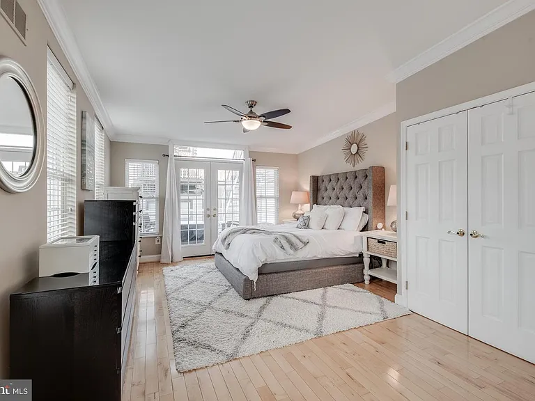 142 W Clement St — Photo 15