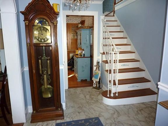 2nd image of 39 Lawrence Ave