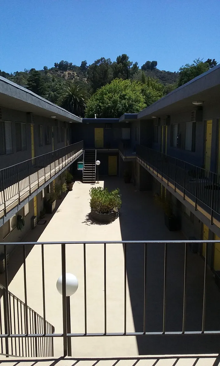 Building Photo - 3293 W Cahuenga Blvd #114