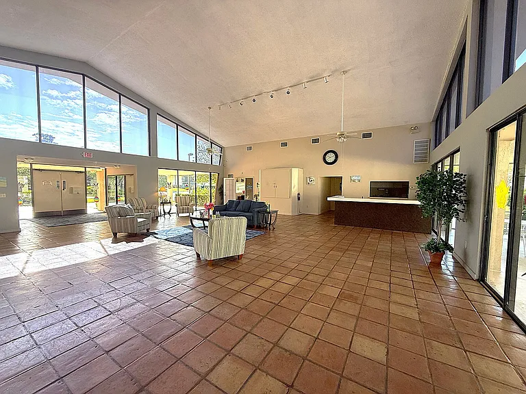 2906 S Semoran Blvd — Photo 16