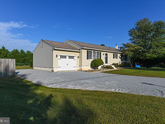 3rd image of 26 Somers Ave