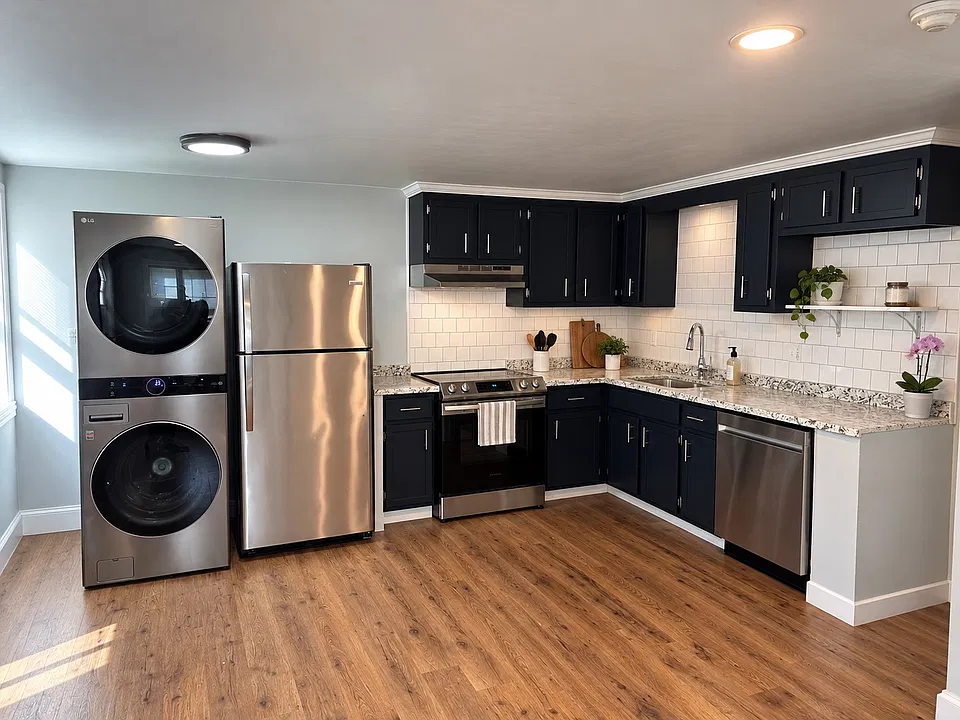 97 Victoria Ave #2