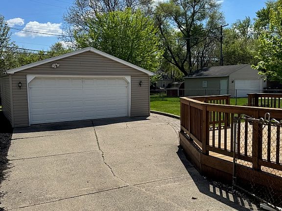 5th image of 823 Etowah Ave