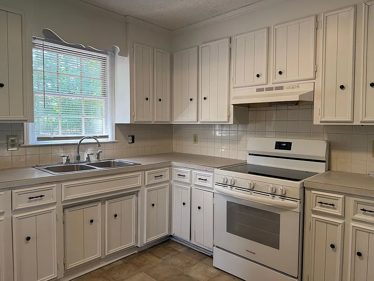 64 Maybrook Dr — Photo 9