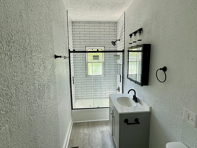 830-832 Oak St #830 — Photo 9