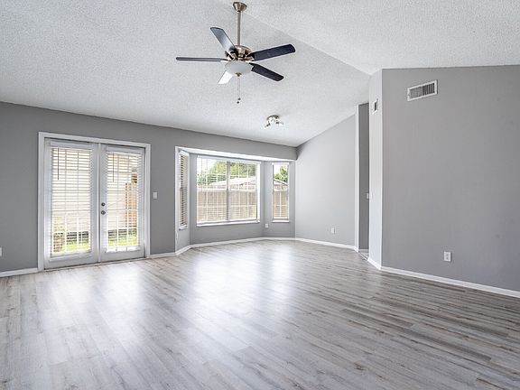 3rd image of 110 Riverraft Ct