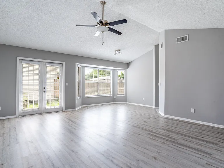 110 Riverraft Ct — Photo 3