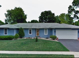 835 Chippewa Dr, Elgin, IL 60120