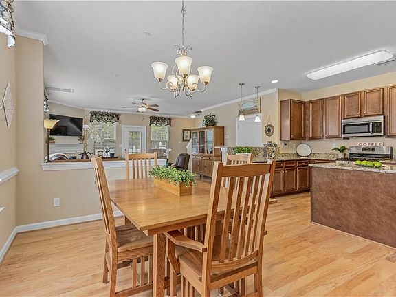 5th image of 723 Albertine Ct