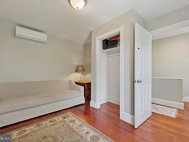 466 Conarroe St #1/2 — Photo 21
