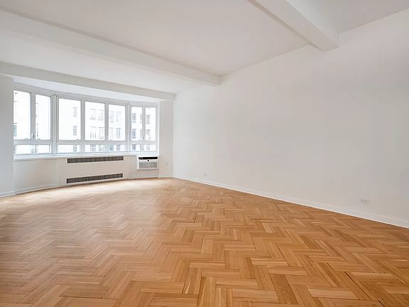 4th image of 333 W 57th St APT 709