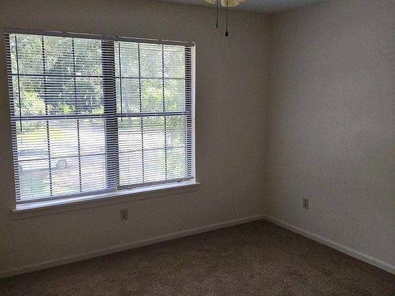 3rd image of 1985 Darryl Dr APT C