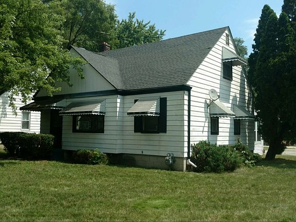 3rd image of 18604 Shiawassee Dr