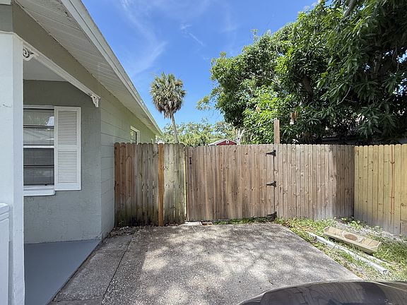 3rd image of 1034 N Madison Ave