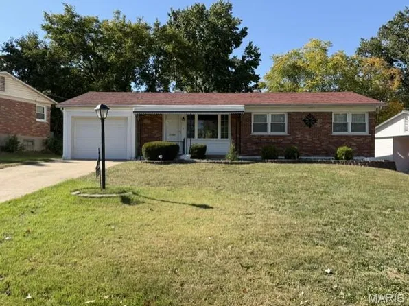 9335 Forman Rd, Saint Louis, MO 63123