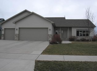 5659 W Prairiewood Dr, Grand Forks, ND 58201