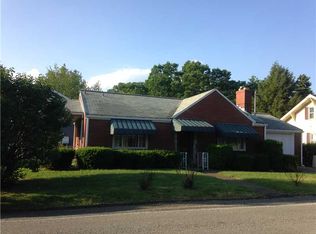 611 Henderson Dr, Springdale, PA 15144