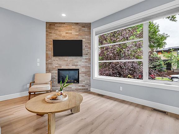 4th image of 309 N 12th Ave NE #1
