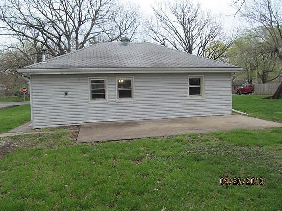 3rd image of 1006 S Leslie St