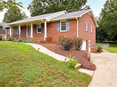 2507 Amesbury Rd, Winston Salem, NC, 27103
