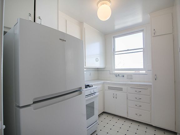 5th image of 700 Church St APT 206