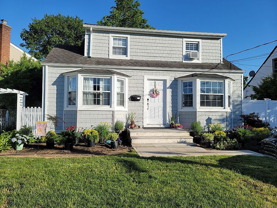 1st image of 203 Leonard St