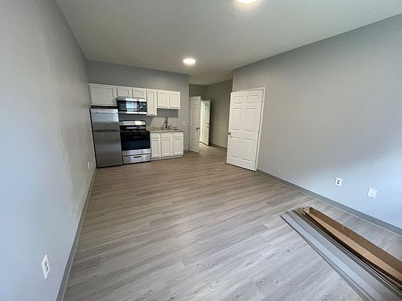 3rd image of 900 North St #6
