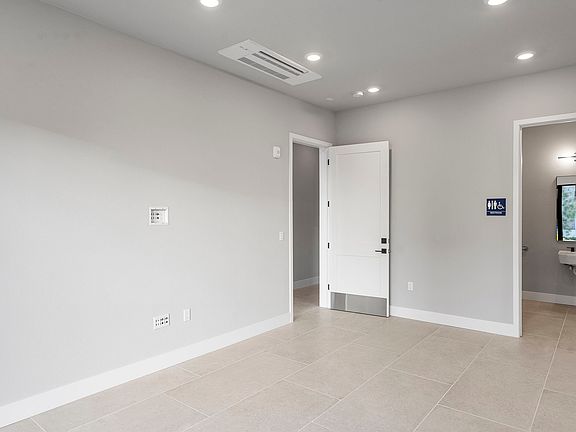4th image of 2744 Sand Dunes Ave #1