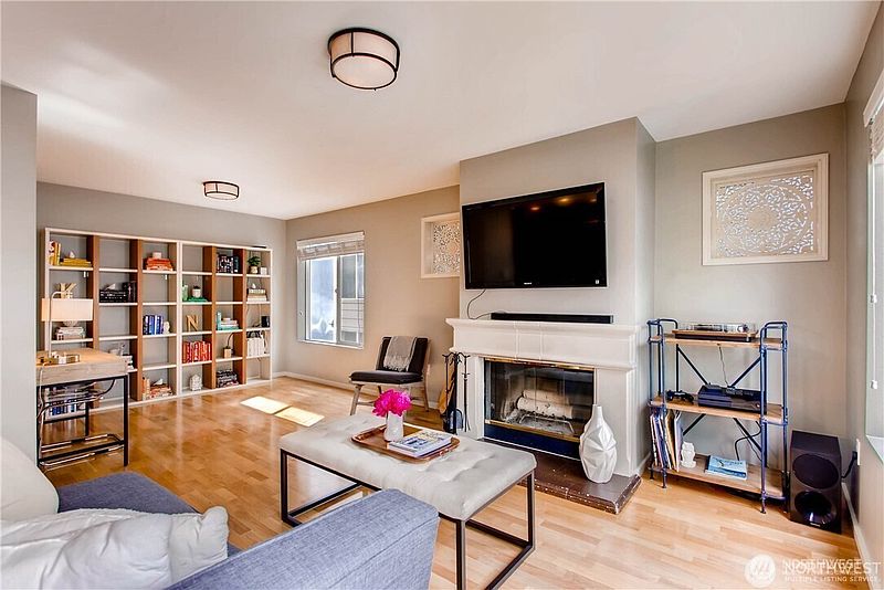 4th image of 500 Aloha Street #211