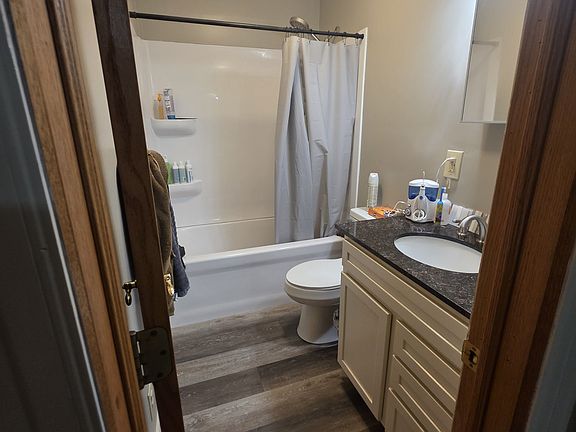 4th image of 410 S Highland Ave