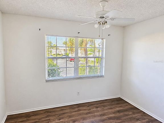 5th image of 975 SONESTA AVENUE NE #201
